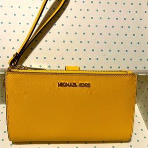 Michael Kors Jet Set Travel Wallet (Yellow)